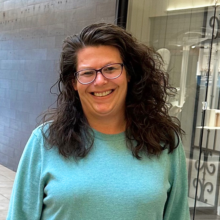 When Tiffany first connected to the WorkSource Pierce network, she was seeking assistance with her resume, job search, and access to jobs. She spoke to a career advisor who listened to her needs and suggested attending the next WorkSource Pierce Job Club.